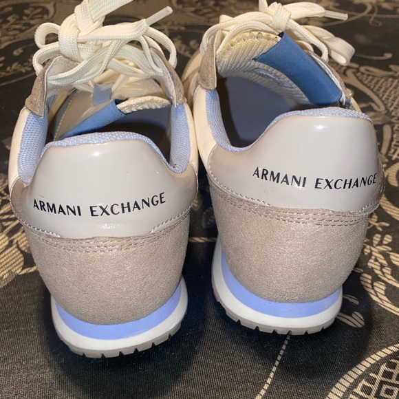 SHOES - Picture 4 of 7